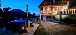 Bigourdane rénovée avec terrasse, jardin, salle de jeux et vue sur la vallée